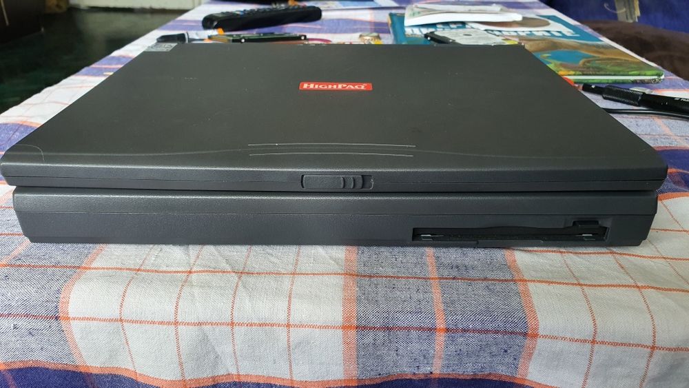 Ретро лаптоп HighPaq
