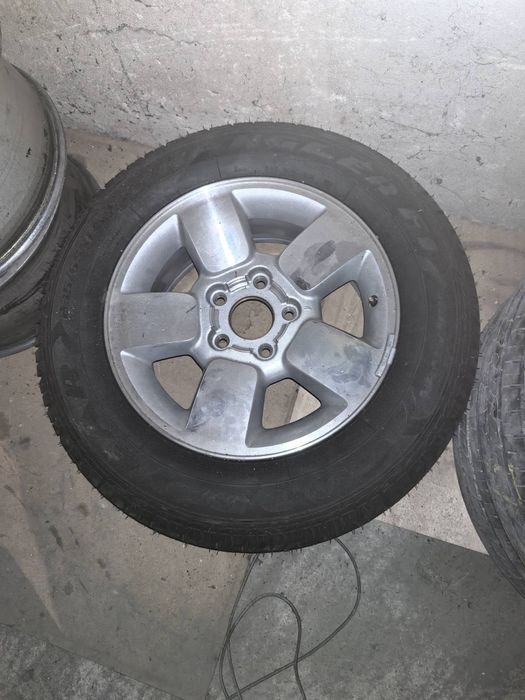 Гума за Grand Cherokee 5x127 резервна чисто нова.