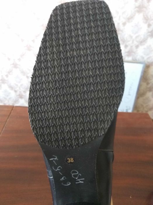 Кожаные женские сапоги.Очень качественные.Бренд.