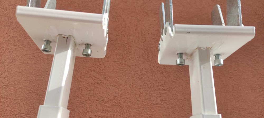 Стойки за панелен радиатор