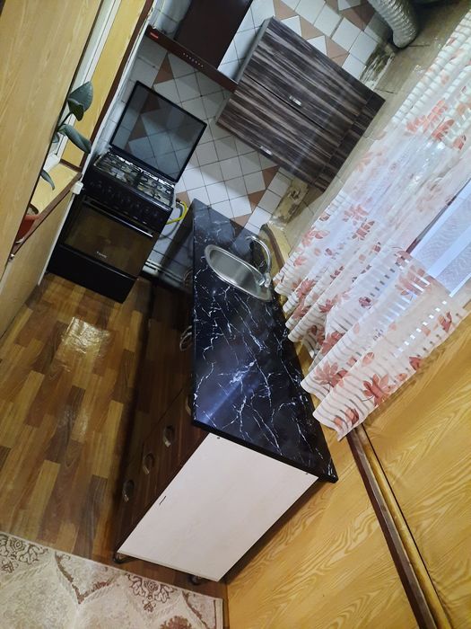 Кухонная мебель основание мдф, фасад акрил состояние аккуротно