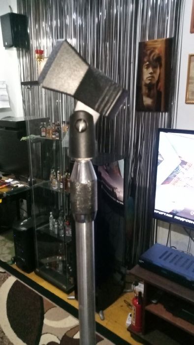 Стойка микрофона (Tesla)