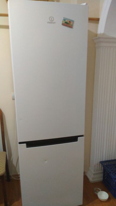 Продам холодильник Indesit