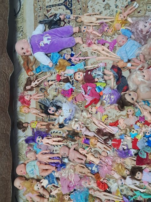Срочно много разных кукол.