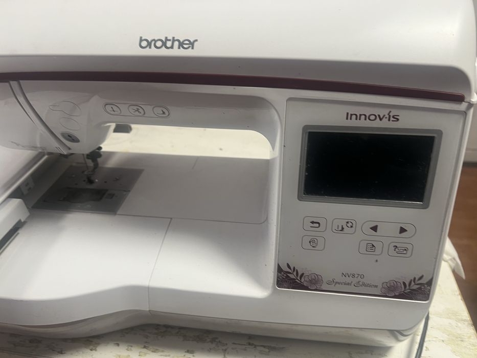 Masina de brodat Brother Innov-Is 870 SE
