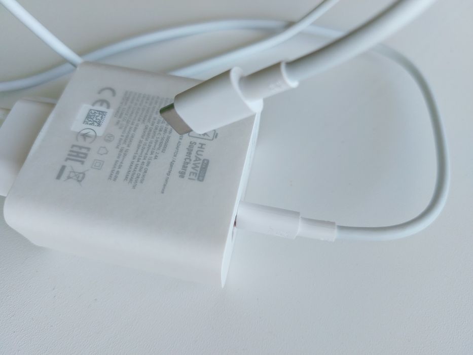Huawei SuperCharge 100W адаптер питания