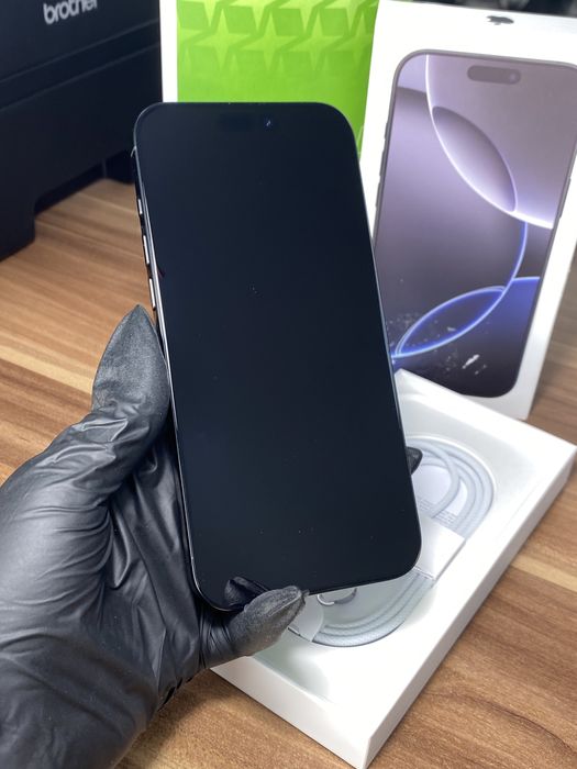 iPhone 16 Pro Max • 1 TB• Black Titanium