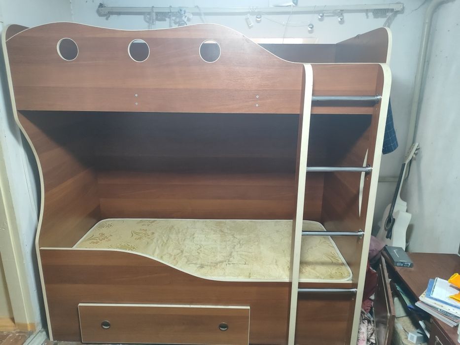 Двухъярусная кровать