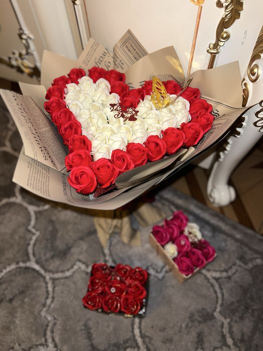 Vand buchete de trandafir facute manual !