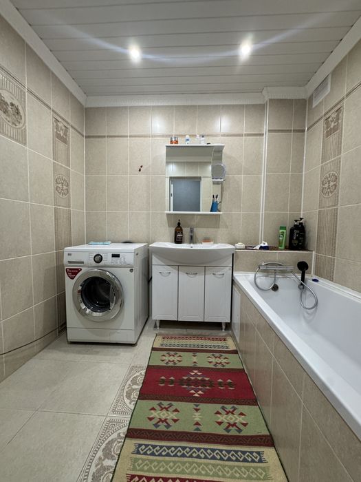 мкр Кунаева 3-комн кв 2 этаж