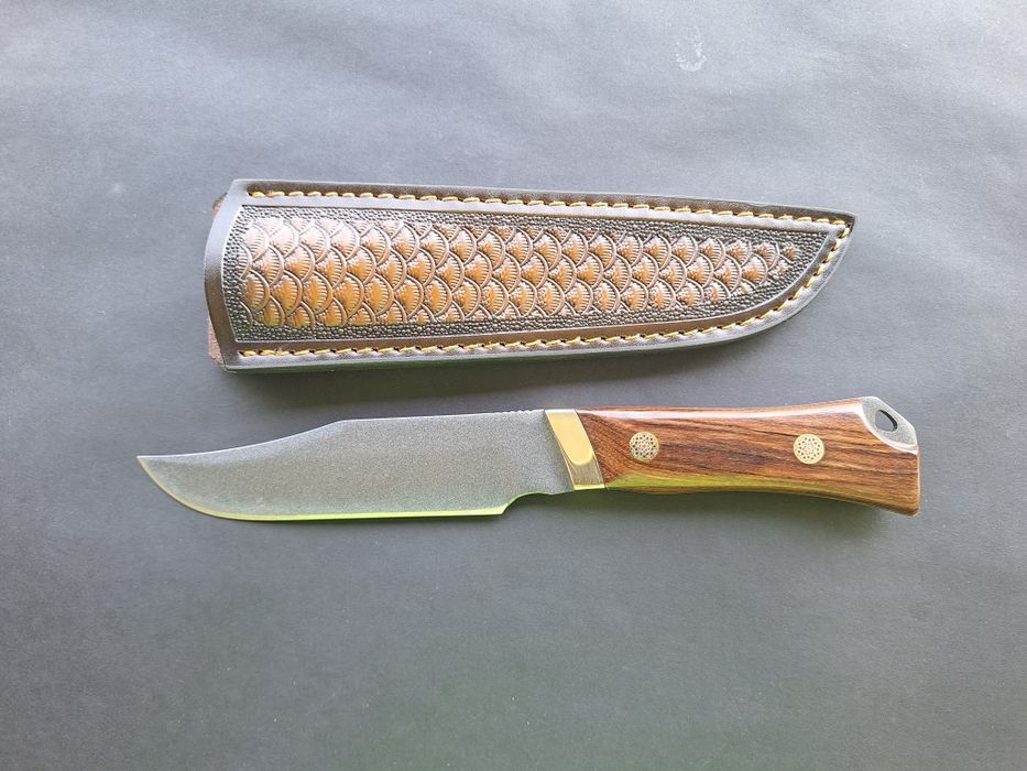 Ловен нож с кожена кания