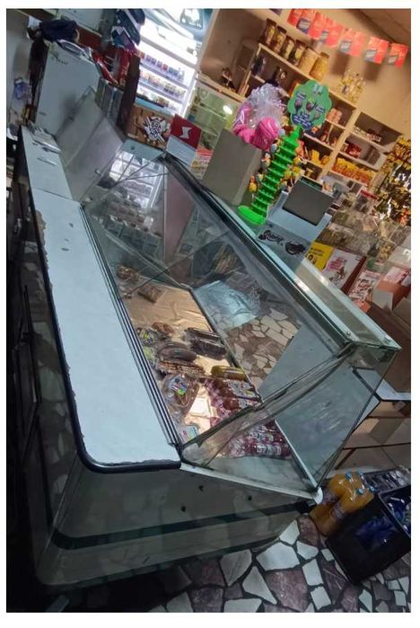 Vitrine frigorifice magazin alimentar