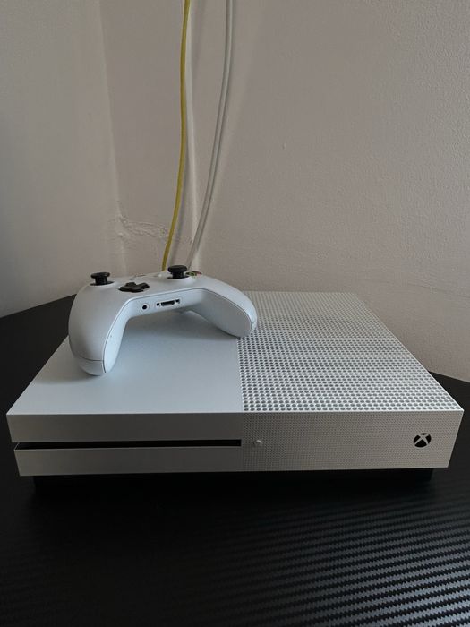 Xbox One S + controler