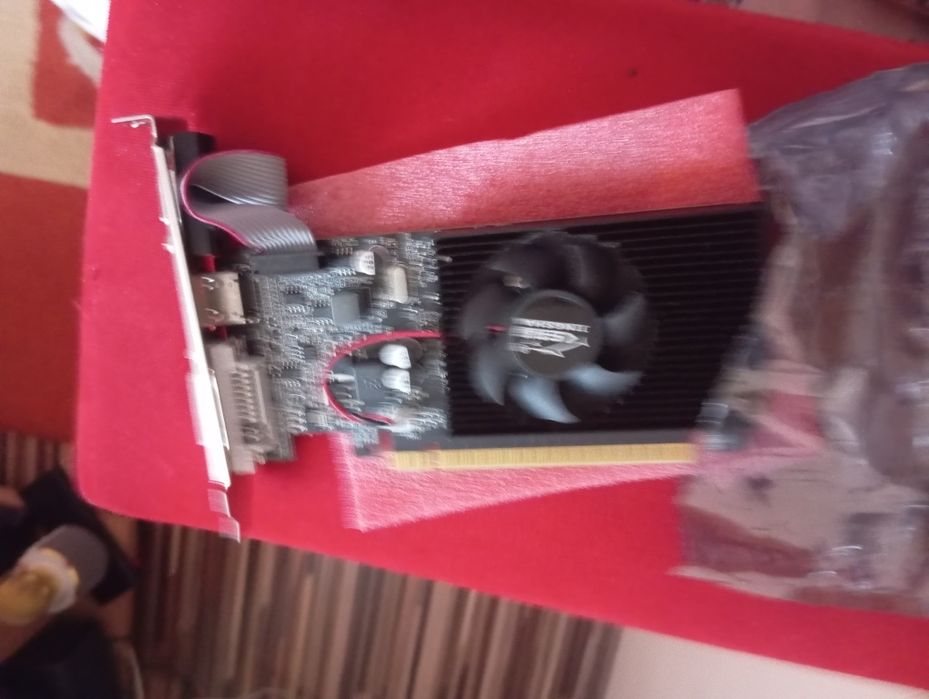 Vând placa video 2gb ddr5