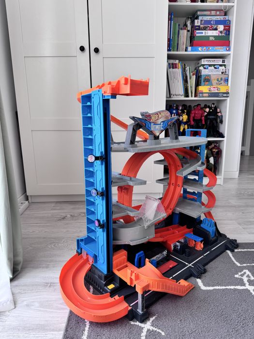 Pista hotwheels ultimate garage