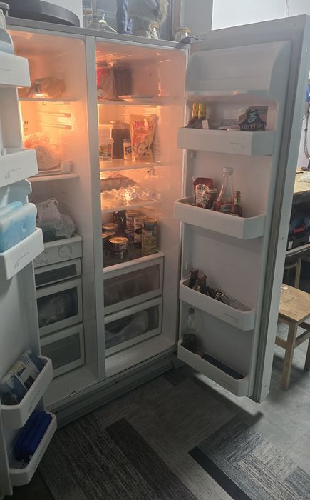 Холодильник двухдверный Samsung продам б/у