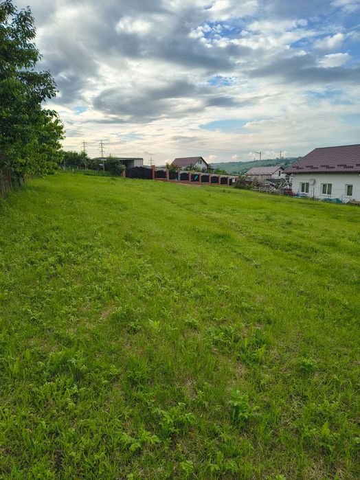 Vând teren intravilan in Hudum