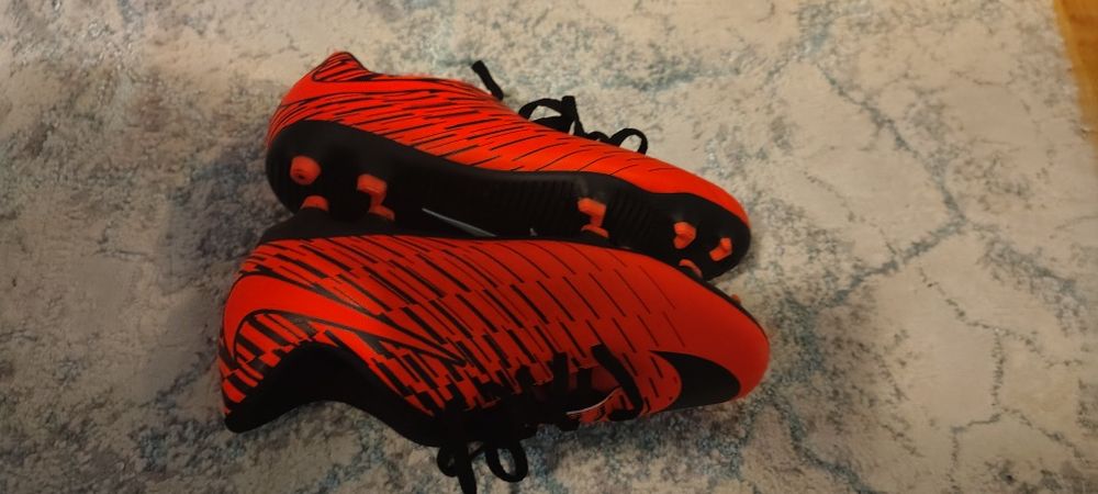 Ghete de fotbal nike