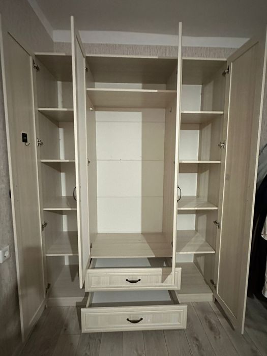 Продам спальный гарнитур