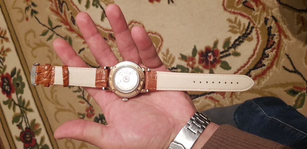 Срочна продам часы ALAHGE SHONE