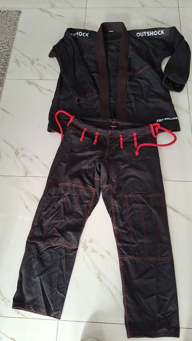 Продавам GI(кимоно) за бойни спортове (BJJ)