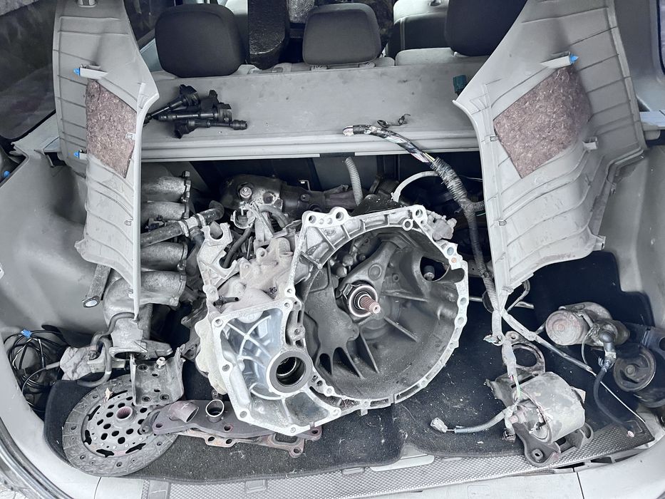 Nissan x trail 2.0 / 2.5i над 10 джипа на части всичко налично