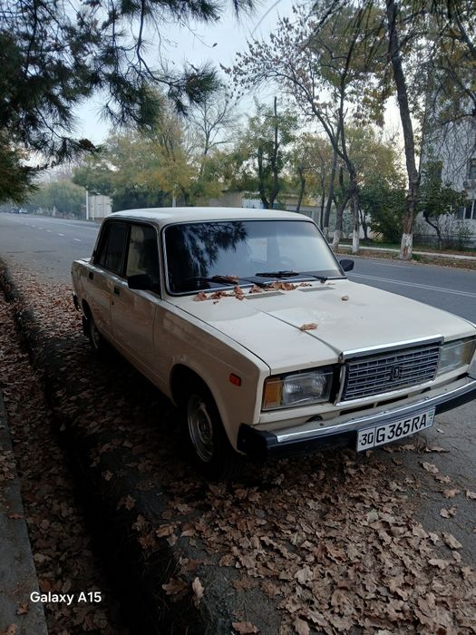 Lada 2107 jiguli sotiladi