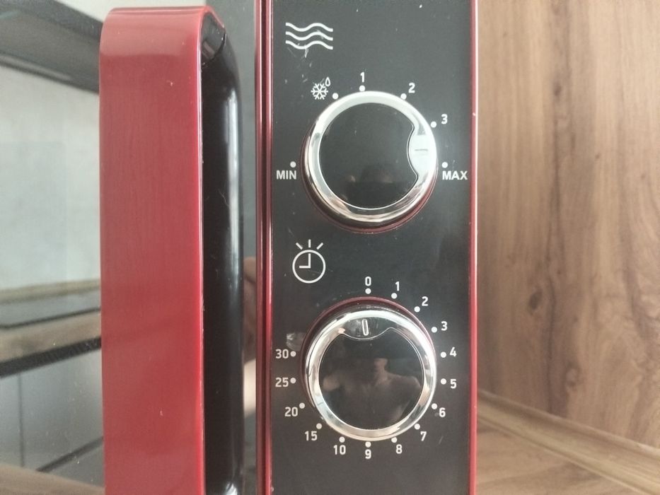 Продам Микроволновку Oursson MM2005/RD