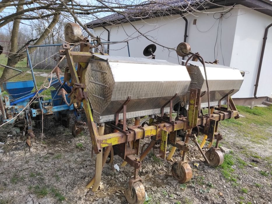 Prășitoare cu ingrasaminte