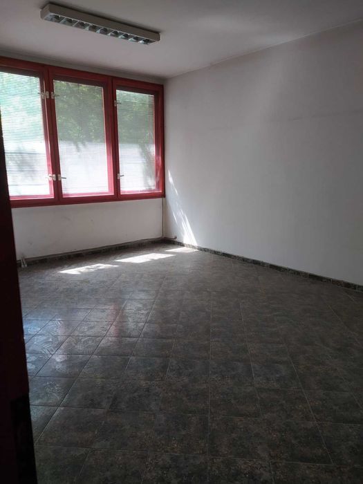 Магазин на оживен булевард