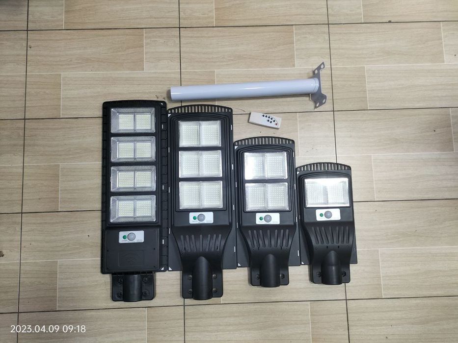 Quyosh panelli projektor