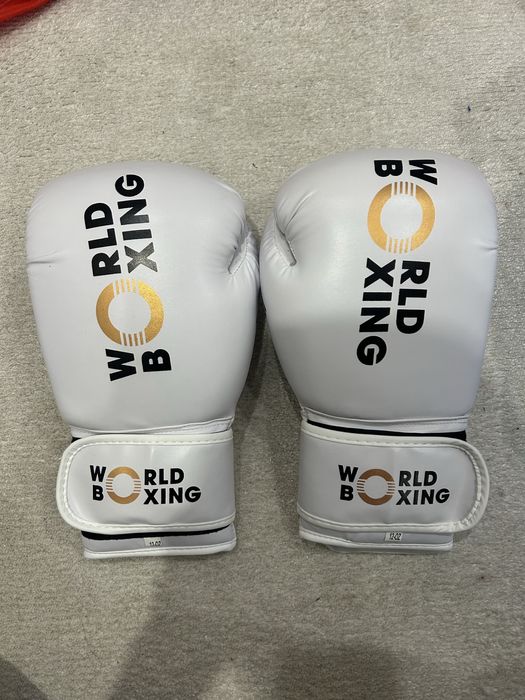 Боксерские перчатки Sting World Boxing 12oz (новые)