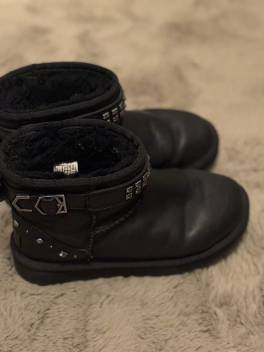 Vand UGG piele originale