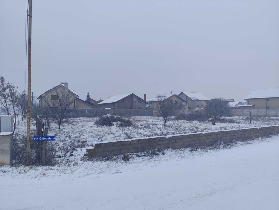 Teren 934 mp Capsunarie, lânga strada Principala