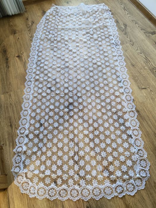 Кашпи за цветя и перденце