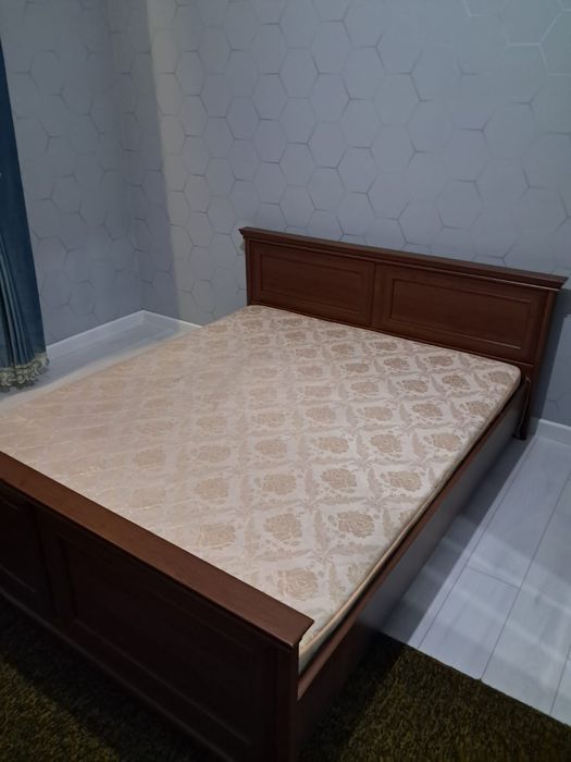 Продам спальный гарнитур