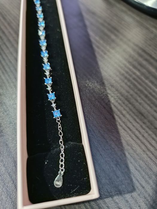 Сребърна гривна със син топаз