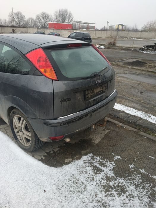 Форд фокус само на части налични Сички части по колата