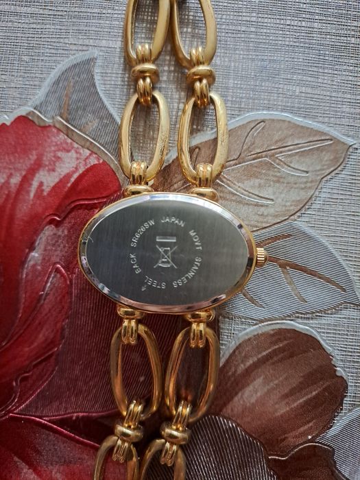 Продам женские часы