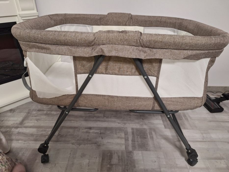 Pătuț pentru bebeluși cu upgrade de părinte atent