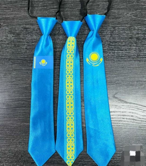 Продам галстуки голубые