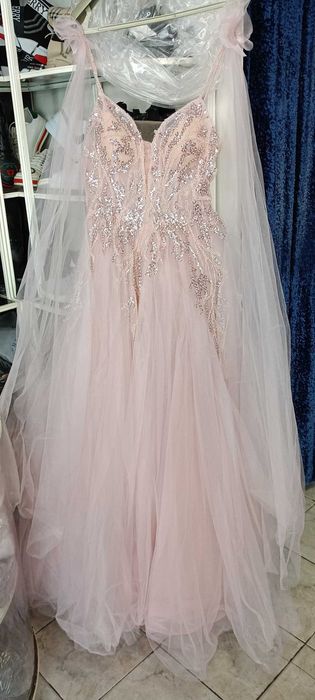 Бални рокли тип принцеса