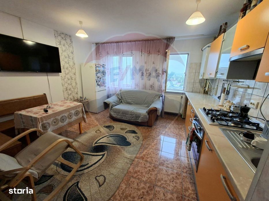 Apartament 3 camere, 50 mp, etaj 8/10, balcon, luminos, gata de mutare