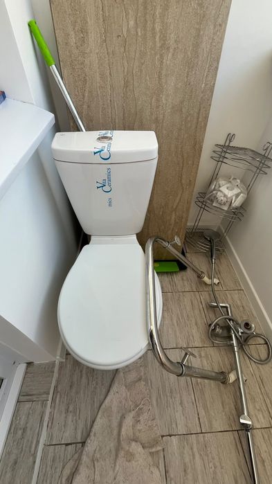 Продам унитаз в сборе