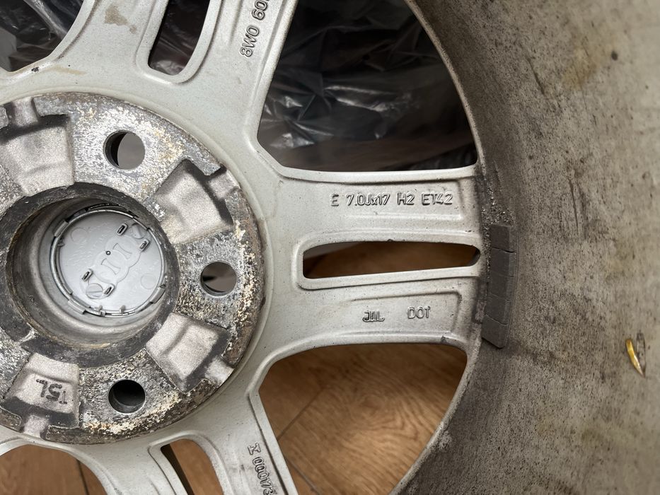 Vand 4 jante Audi 17 inch + anvelope iarna 225/55/R17