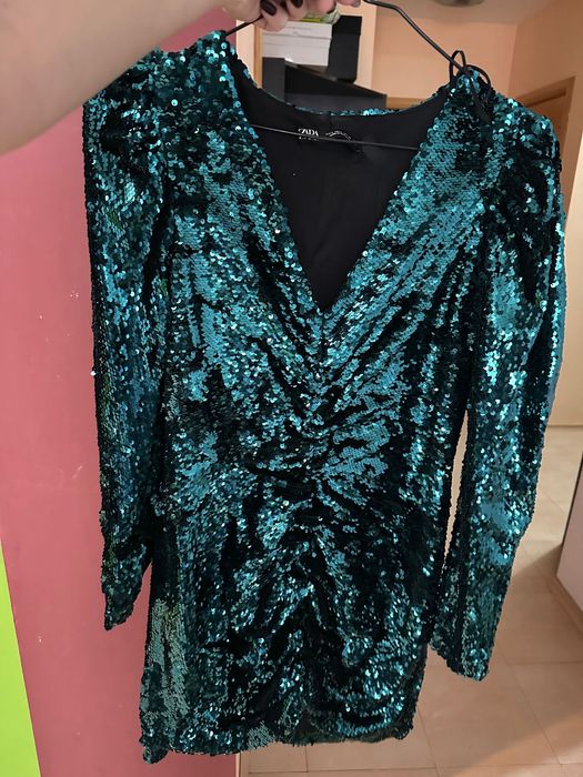 Чисто нови рокли