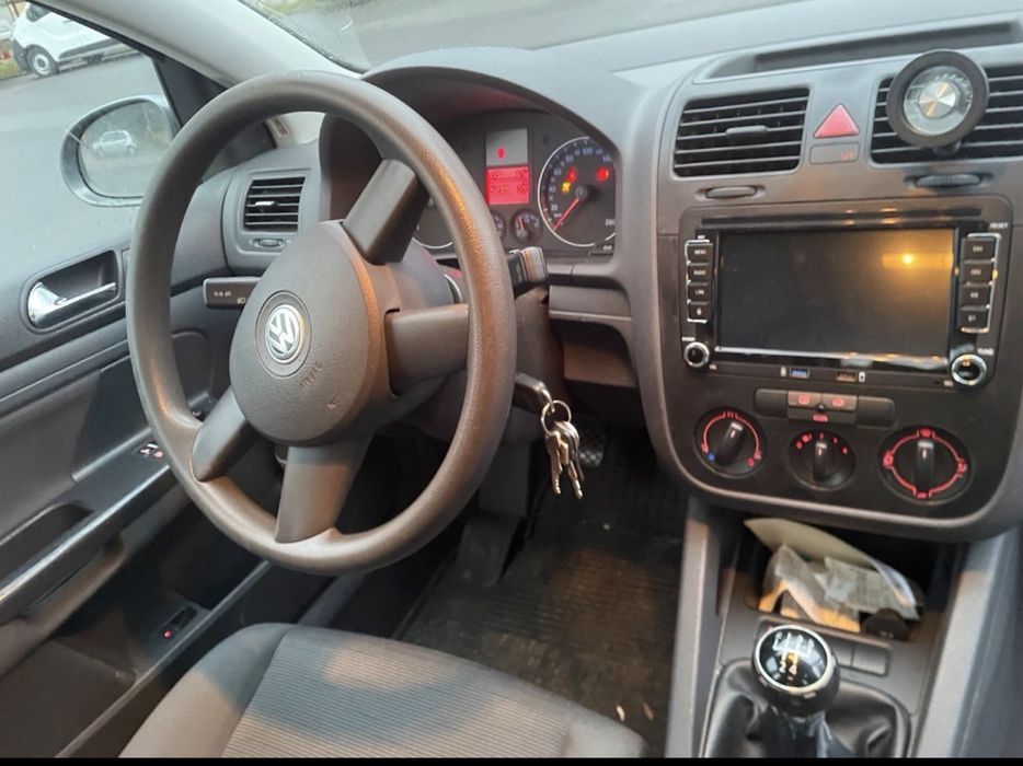 Volkswagen golf V 1.6 mpi