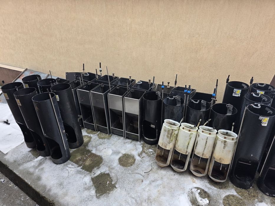 Vând hrănitoare automate pentru porci