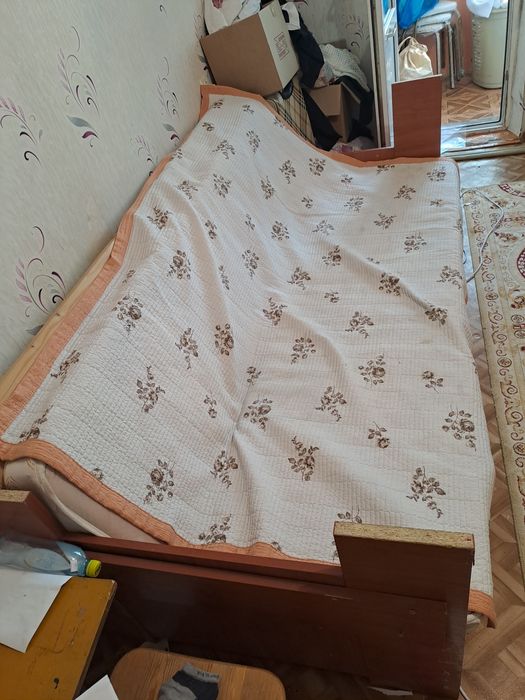 Продам 2 кровата за 15500 тыс детский