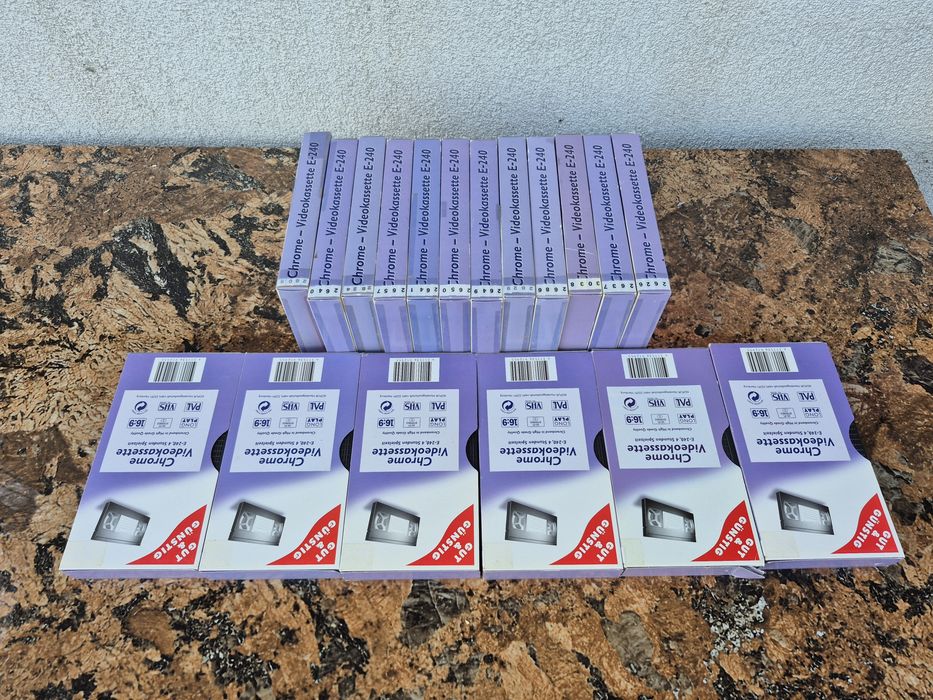 Vând lot 15 casete video VHS originale , 240 minute cu filme diferite